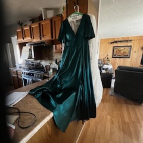 Deep Green Satin Gown for Weddings or Bridesmaids - Picture 4 of 8